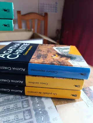 Lote de libros de Agatha Christie. Faltan títulos.
