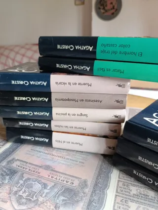 Lote de libros de Agatha Christie. Faltan títulos.