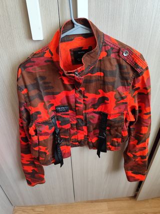 Cazadora Bershka camuflaje naranja
