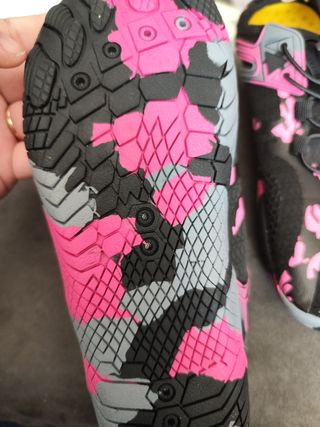 Zapatillas agua - negras y rosas,tengo dos,39 y 43