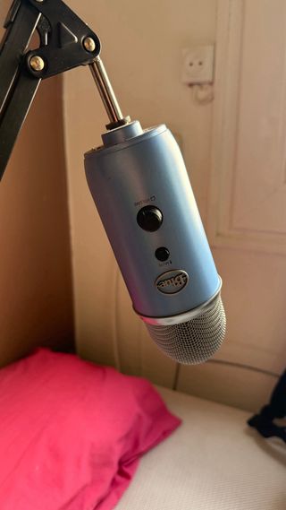 Micrófono Logitech Blue Yeti Azul - Brazo Soporte