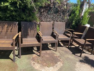 Tavolo da giardino in marmo con botijo in ceramica