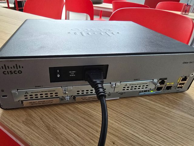 Router Cisco 1941 in ottime condizioni