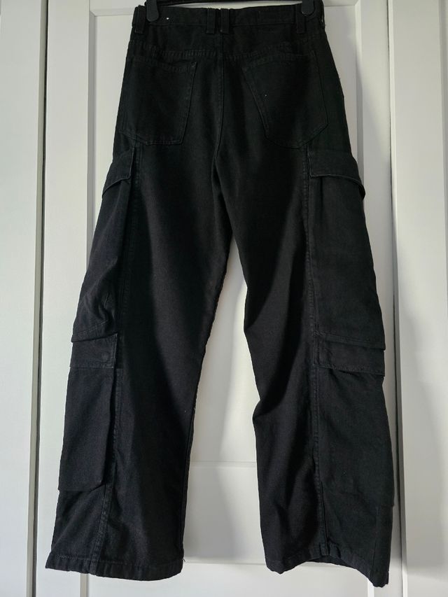 Pantalones cargo Zara negros anchos