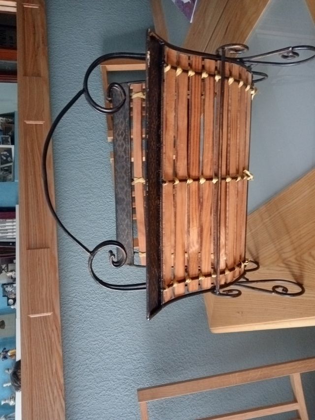 Revistero forja madera