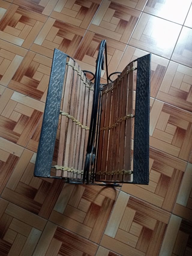 Revistero forja madera