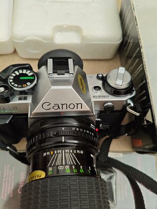 Cámara Canon AE-1 + Flash Sigma