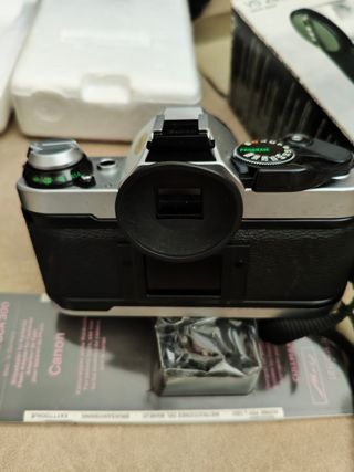 Cámara Canon AE-1 + Flash Sigma