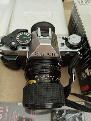 Cámara Canon AE-1 + Flash Sigma