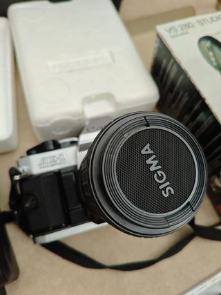 Cámara Canon AE-1 + Flash Sigma