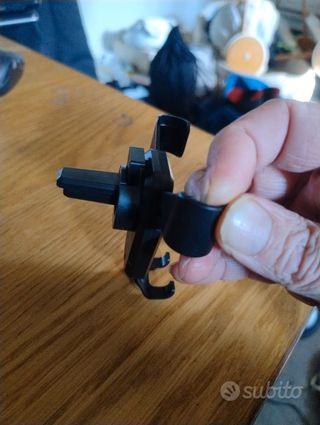 Portacellulare da automobile con aggancio sicuro