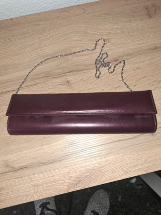 Cartera sobre Morada