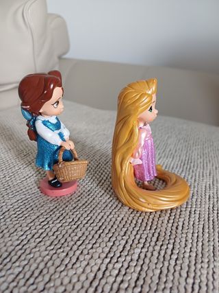 2 Figuras Rapunzel y Bella Disney animators.