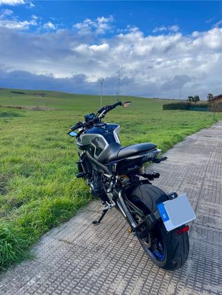 YAMAHA MT09 V2