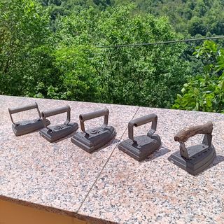 7 Planchas de hierro antiguas