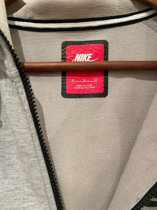 Chaqueta Nike Sportswear Tech Fleece gris