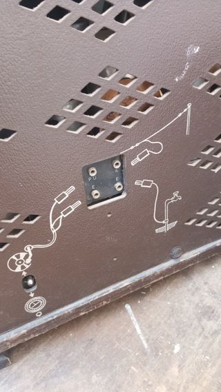 Radio antigua La Voz de su Amo.  gramófono.