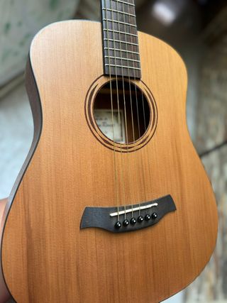 Guitarra acústica Baton Rouge