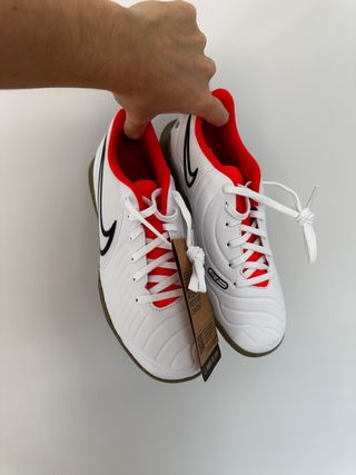 Botas Nike Futsal Blancas/Rojas LEGEND 10 CLUB IC