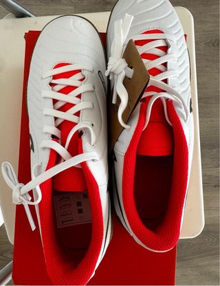 Botas Nike Futsal Blancas/Rojas LEGEND 10 CLUB IC