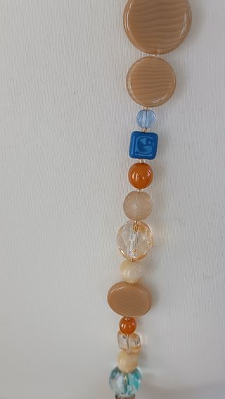 Collar beige y azul - cuentas