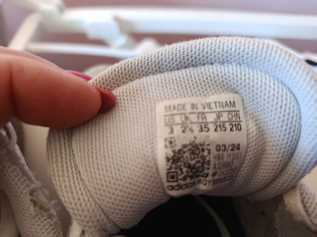 Zapatillas Adidas blancas y negras