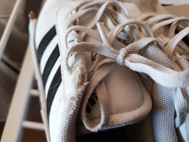 Zapatillas Adidas blancas y negras