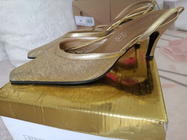 Zapatos dorados número 40