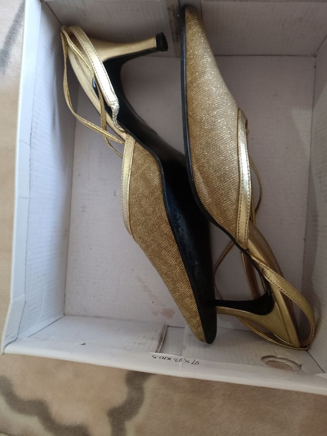Zapatos dorados número 40