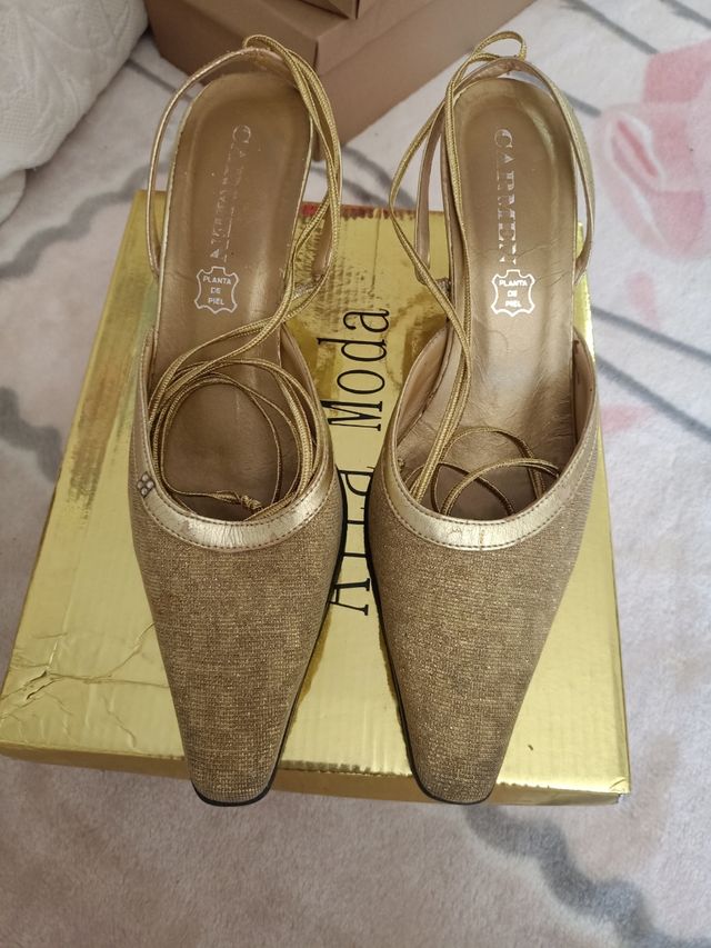 Zapatos dorados número 40
