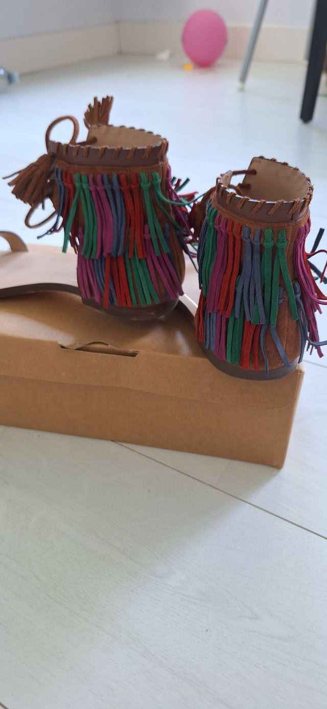 Sandalias cuero talla 39. Zara