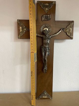 Crucifijo antiguo de madera