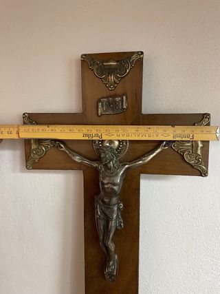 Crucifijo antiguo de madera