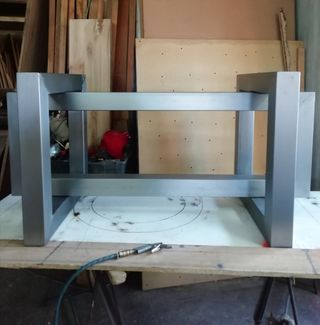 Base mesa metal industrial negra