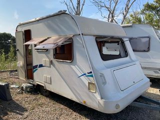 Caravana menos 750kg de 4 plazas