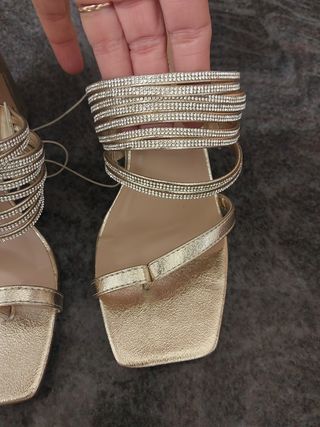 Sandalias doradas sin estrenar. Talla 37