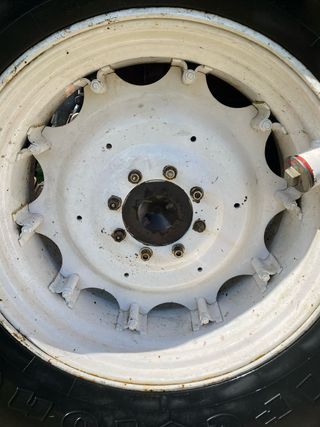 Neumáticos con llanta para tractor fiat