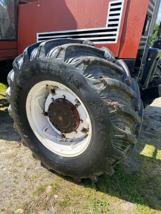 Neumáticos con llanta para tractor fiat