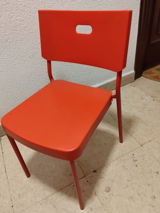 Silla IKEA roja - plástico