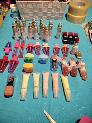 Perfumes y broches arcoiris