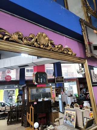 Espejo dorado antiguo