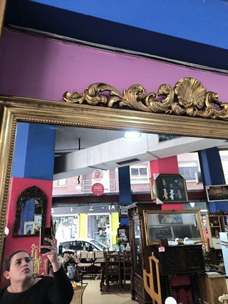 Espejo dorado antiguo