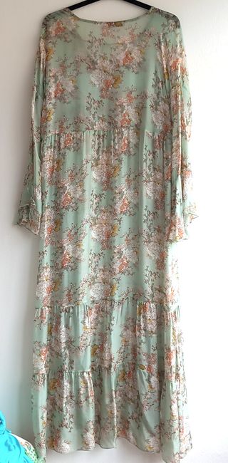 Vestido largo de seda y combinacion a juego