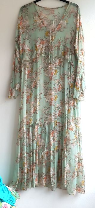 Vestido largo de seda y combinacion a juego