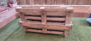 Sillón palet con cojines y ruedas