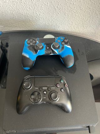 Playstation 4 slim +2 dualshocks