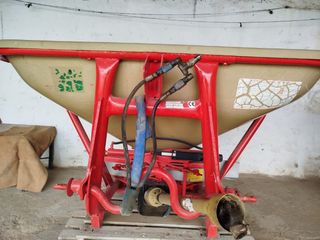 Abonadora Aguirre AC2 1000kg
