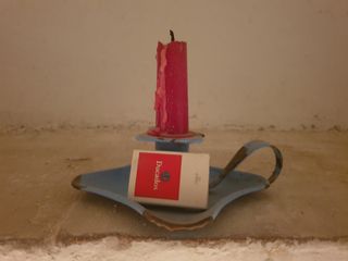 MUEBLE ANTIGUO Y PORTAVELAS ANTIGUO