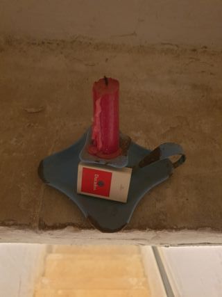 MUEBLE ANTIGUO Y PORTAVELAS ANTIGUO