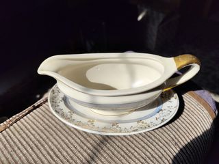 vajilla porcelana antiguo dorado, blanca y azul